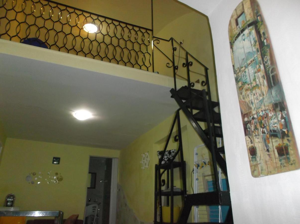 Monolocale Fronte Strada Napoli Centro Storico Villa Ngoại thất bức ảnh