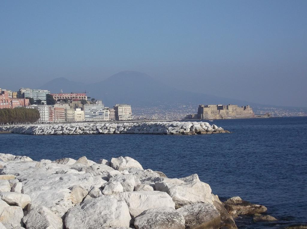 Monolocale Fronte Strada Napoli Centro Storico Villa Ngoại thất bức ảnh